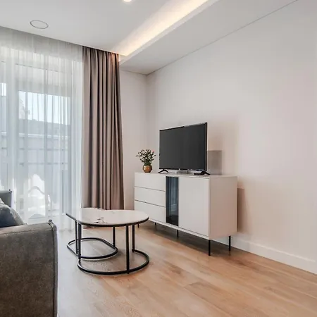 Muse - Cozy In Center Apartment