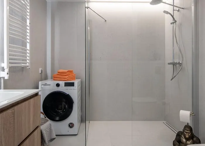 Muse - Cozy In Center *